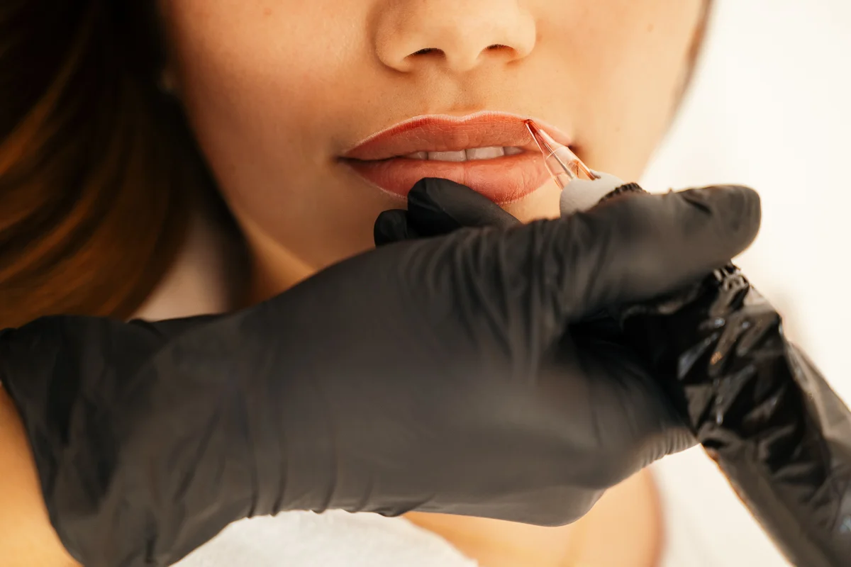 Natürlich betonte Lippen nach Permanent Makeup bei CAPEGOLD Berlin